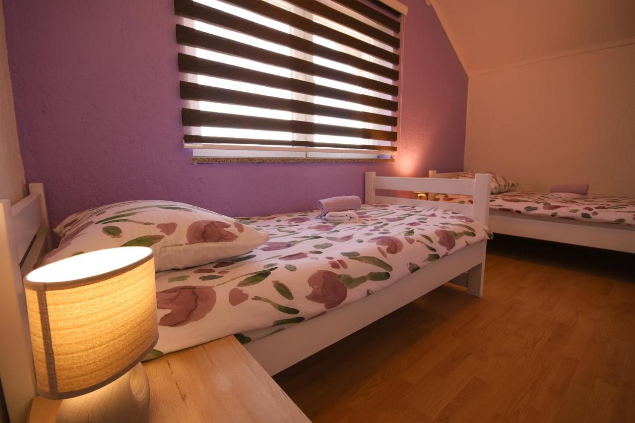Apartments Sweet Home Оточац Экстерьер фото