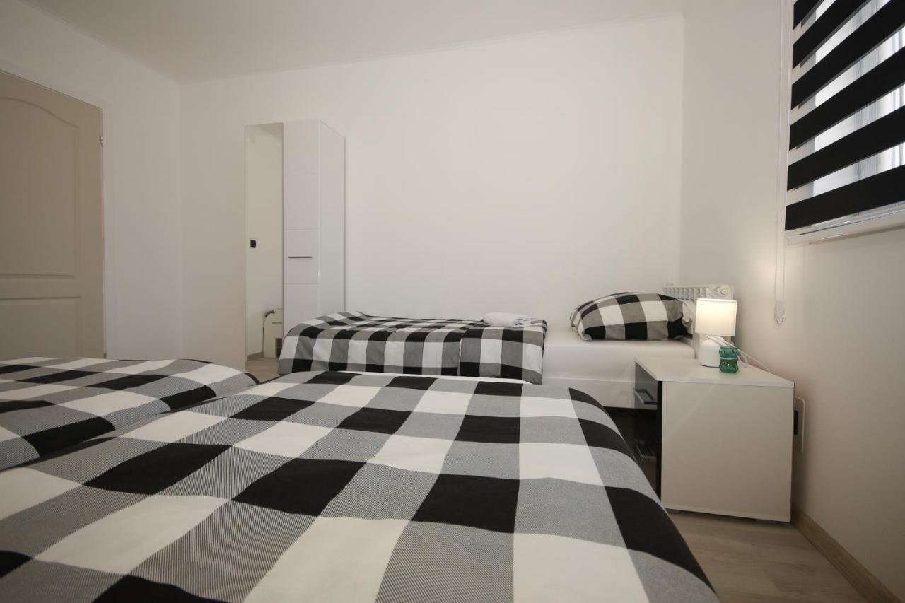 Apartments Sweet Home Оточац Экстерьер фото