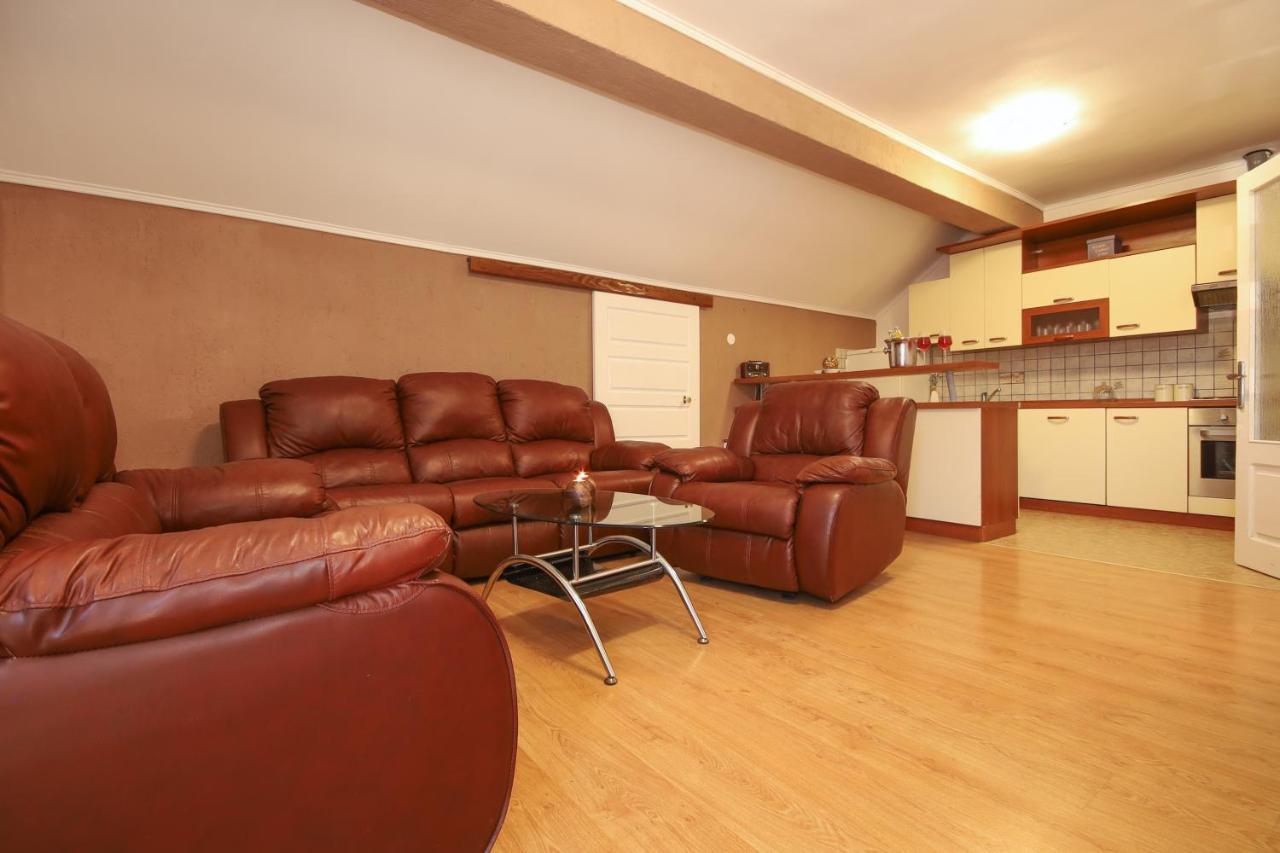 Apartments Sweet Home Оточац Экстерьер фото