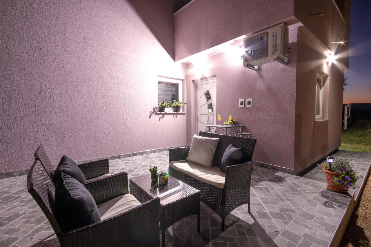 Apartments Sweet Home Оточац Экстерьер фото