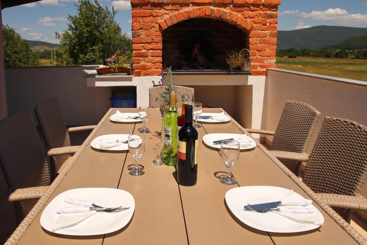 Apartments Sweet Home Оточац Экстерьер фото