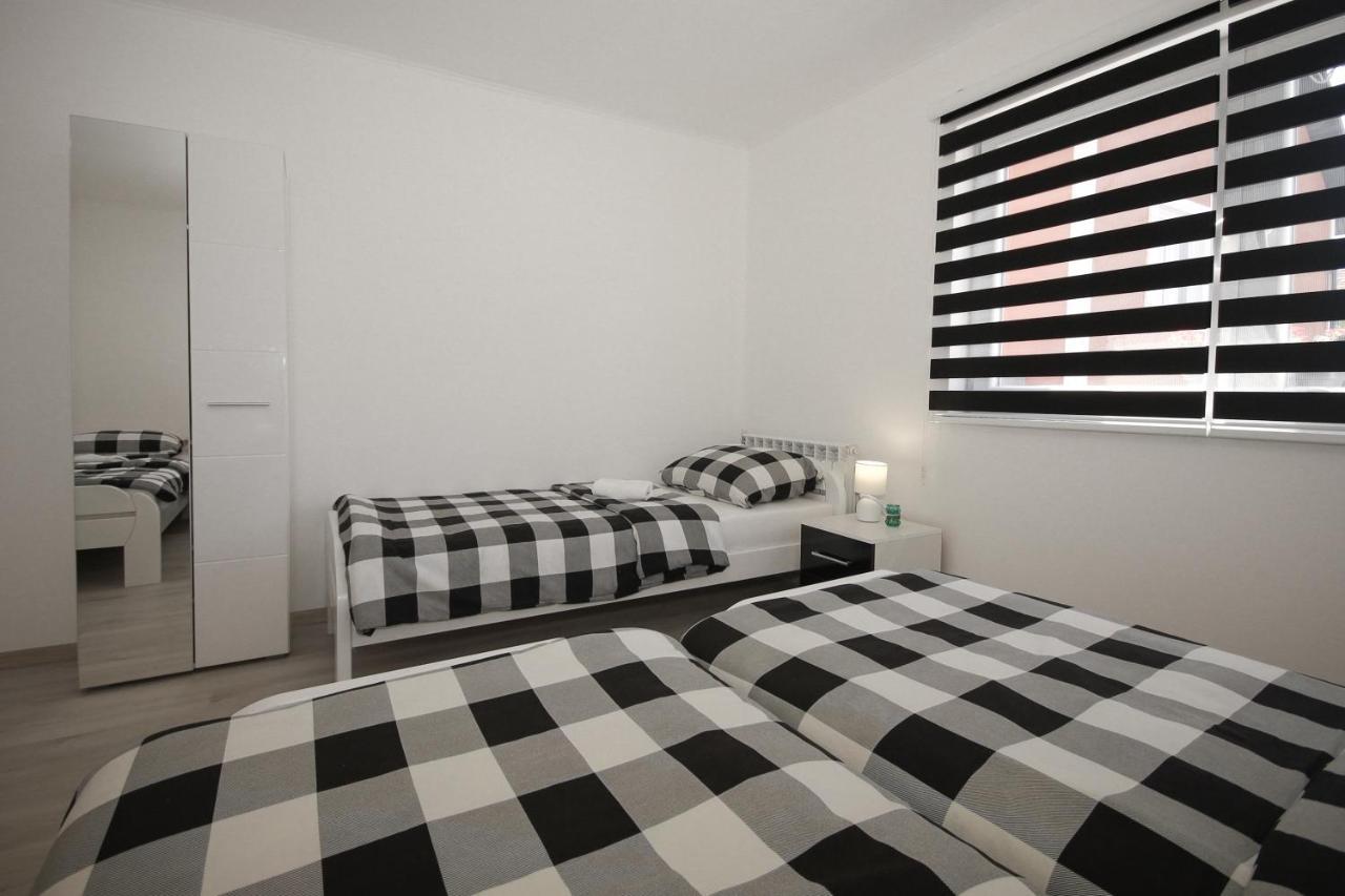 Apartments Sweet Home Оточац Экстерьер фото