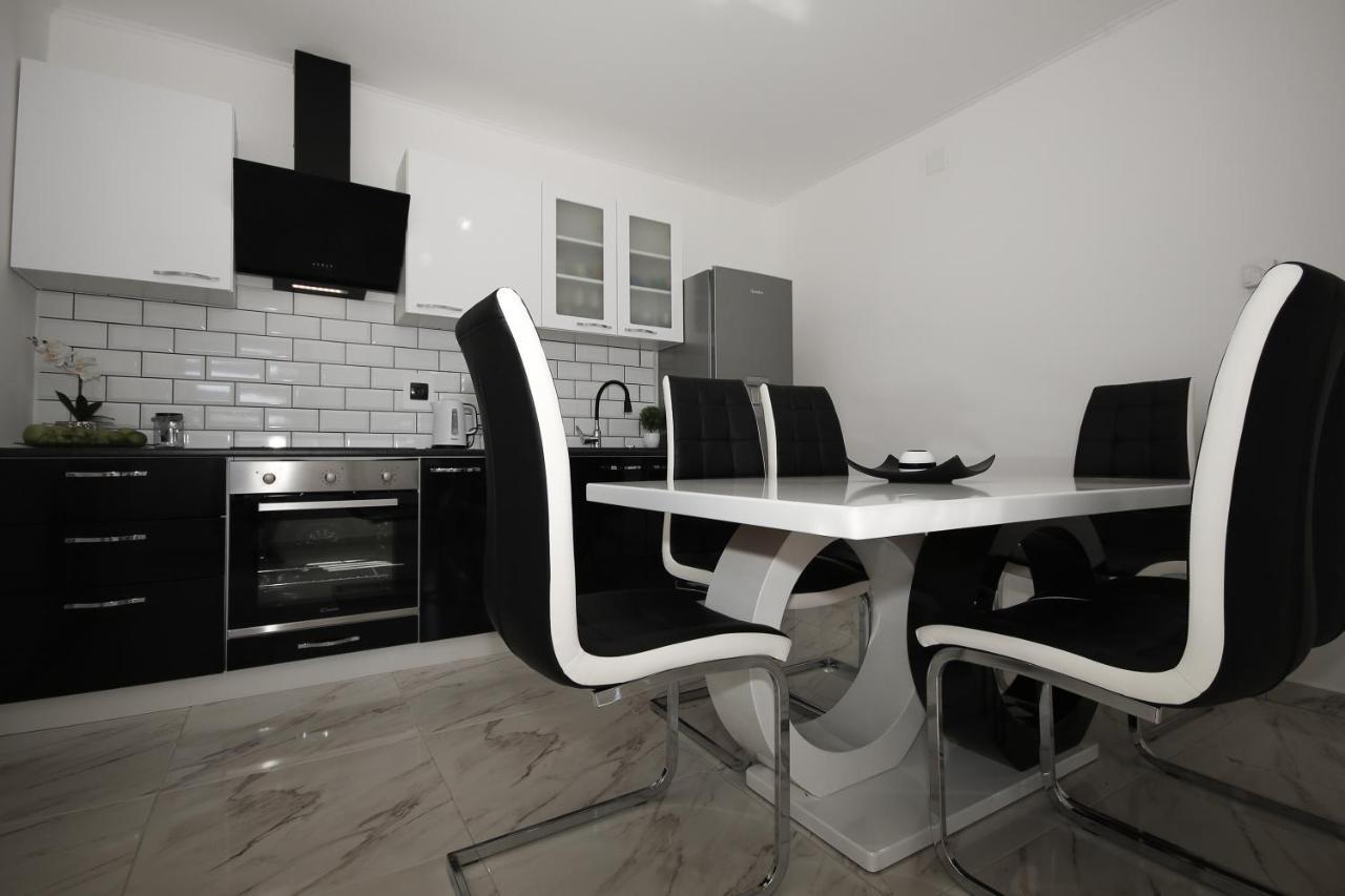 Apartments Sweet Home Оточац Экстерьер фото