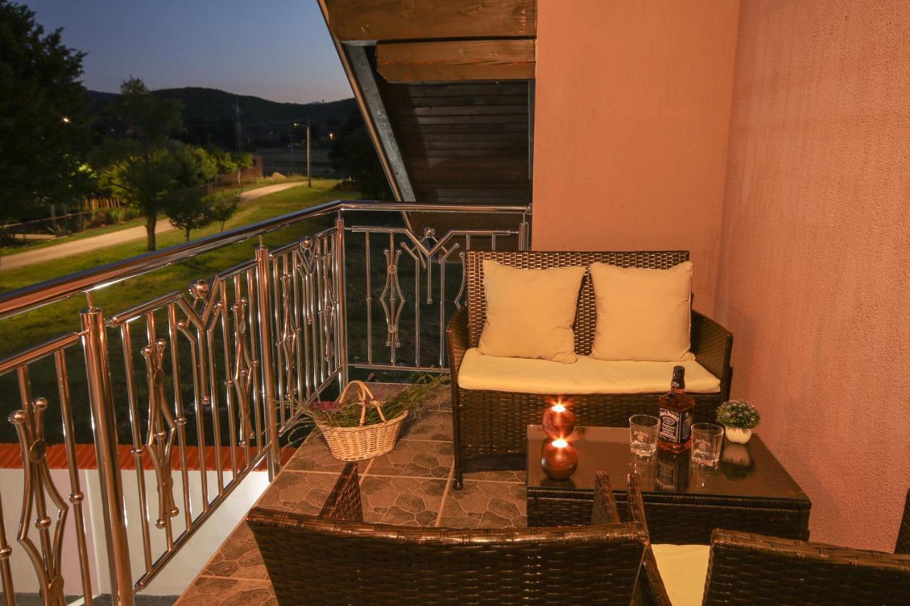 Apartments Sweet Home Оточац Экстерьер фото